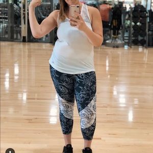 Blue and white floral stretchy 3/4th workout pants